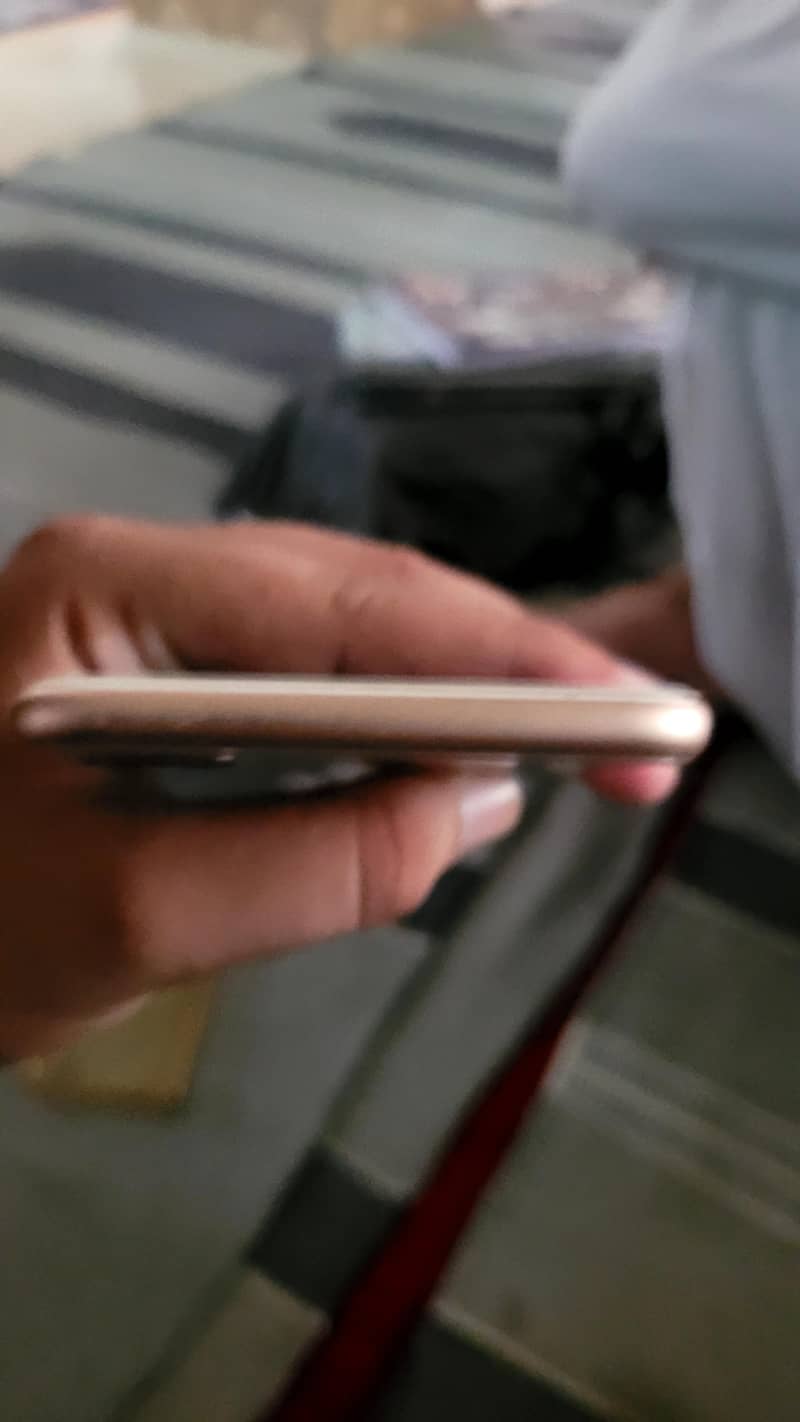 Apple iPhone 8 Plus 4