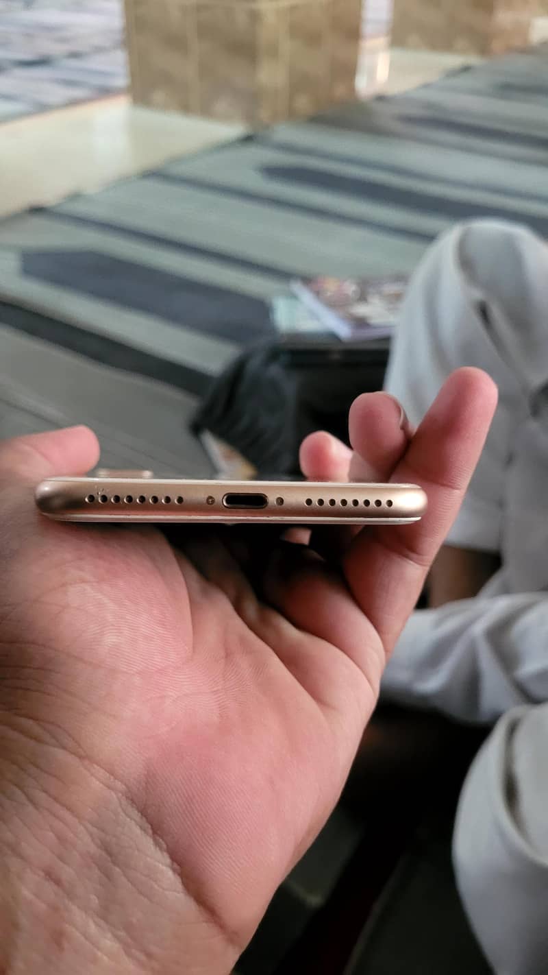 Apple iPhone 8 Plus 5
