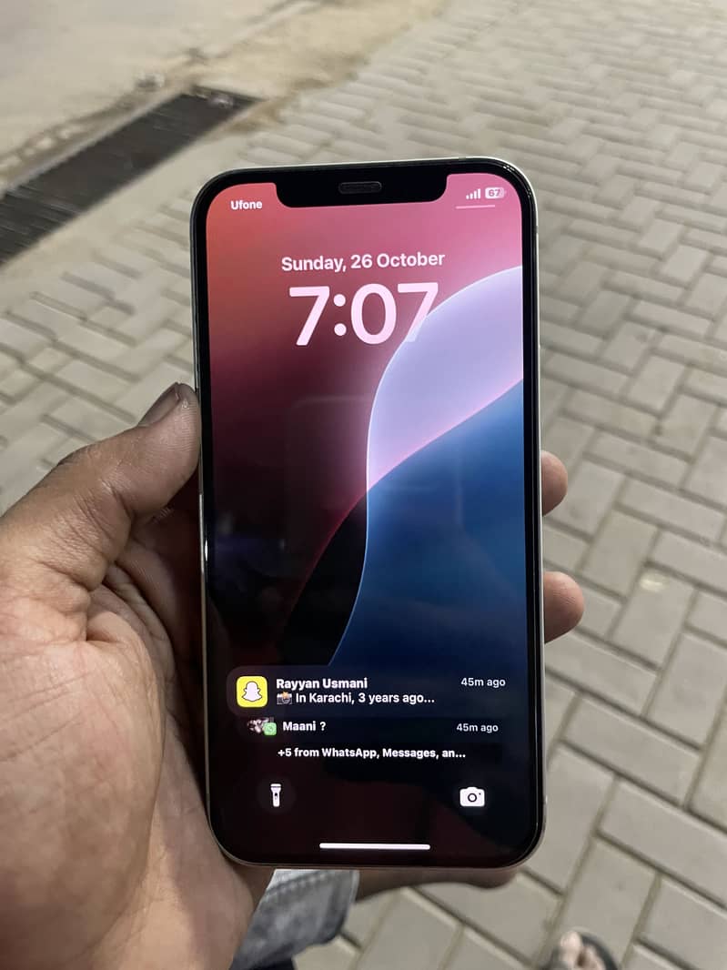 Apple iPhone 12 4