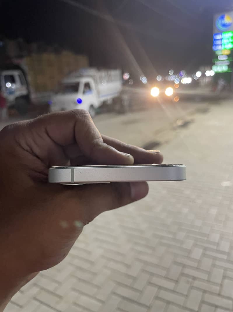 Apple iPhone 12 12