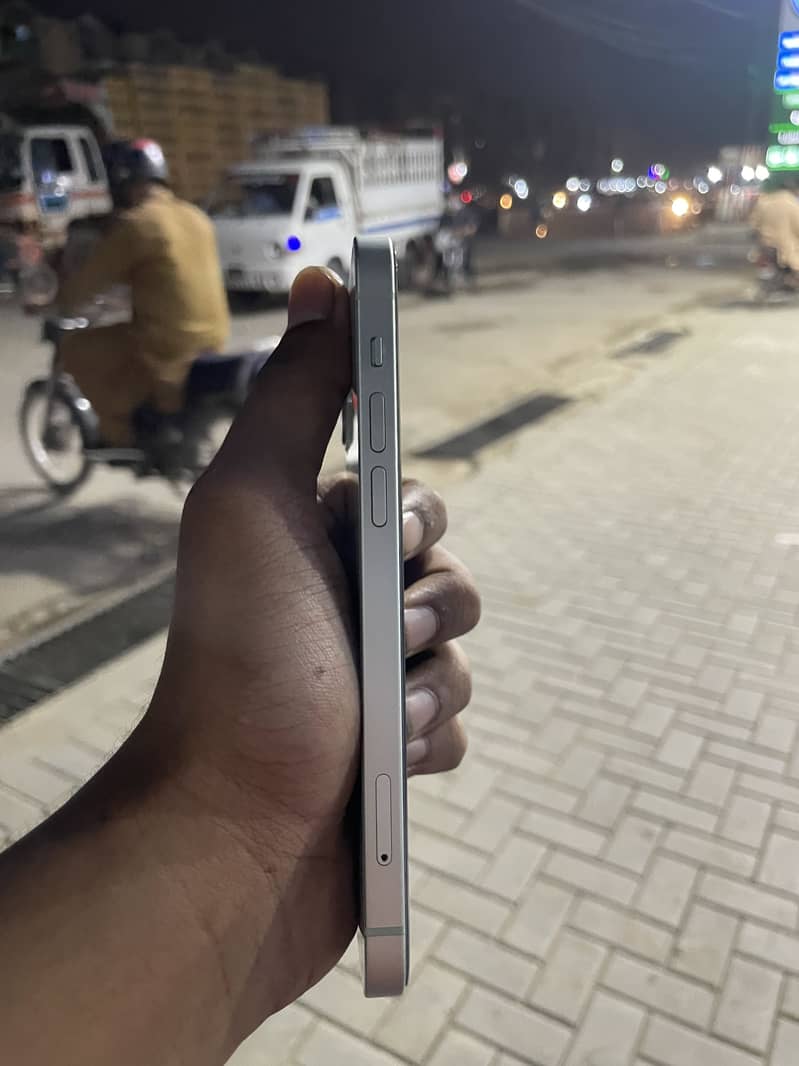 Apple iPhone 12 13