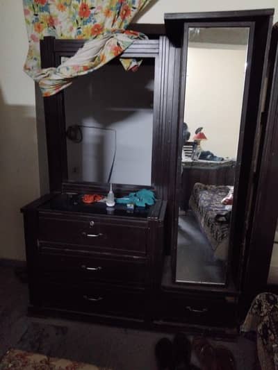 showcase and dressing