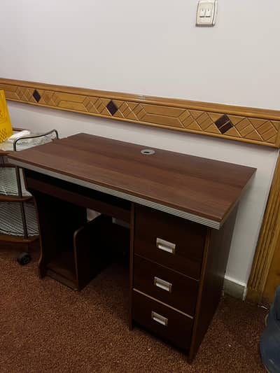 Computer table for sale
