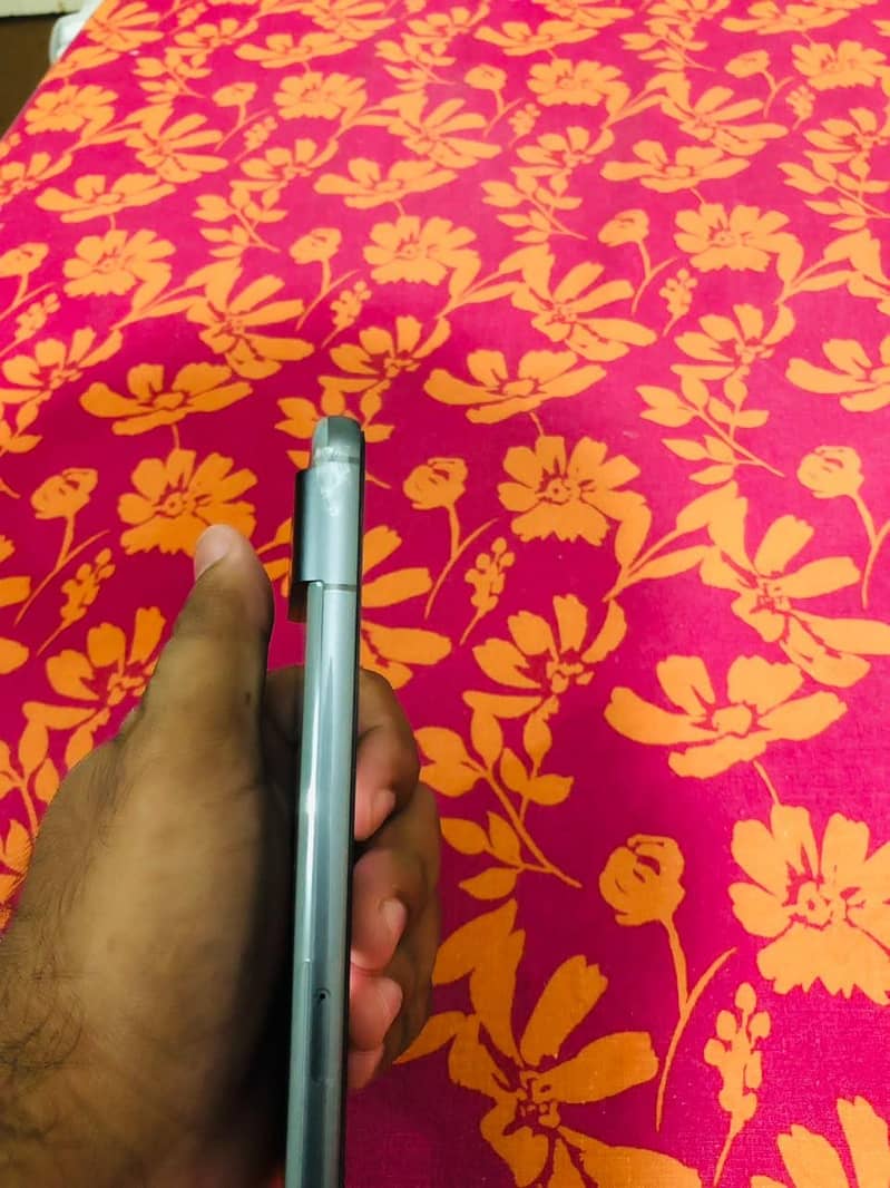 Google Pixel 8 4