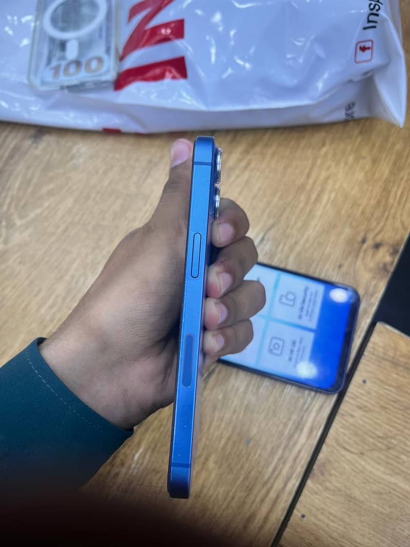 iPhone 13 1