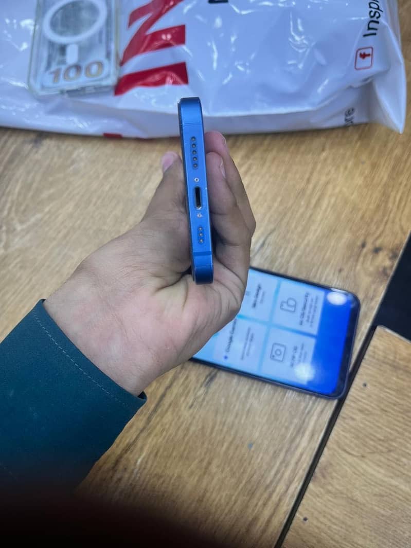 iPhone 13 3