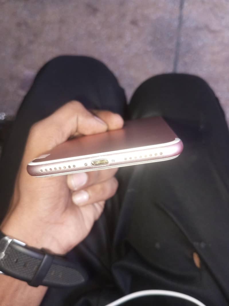 Apple iPhone 7 Plus 3