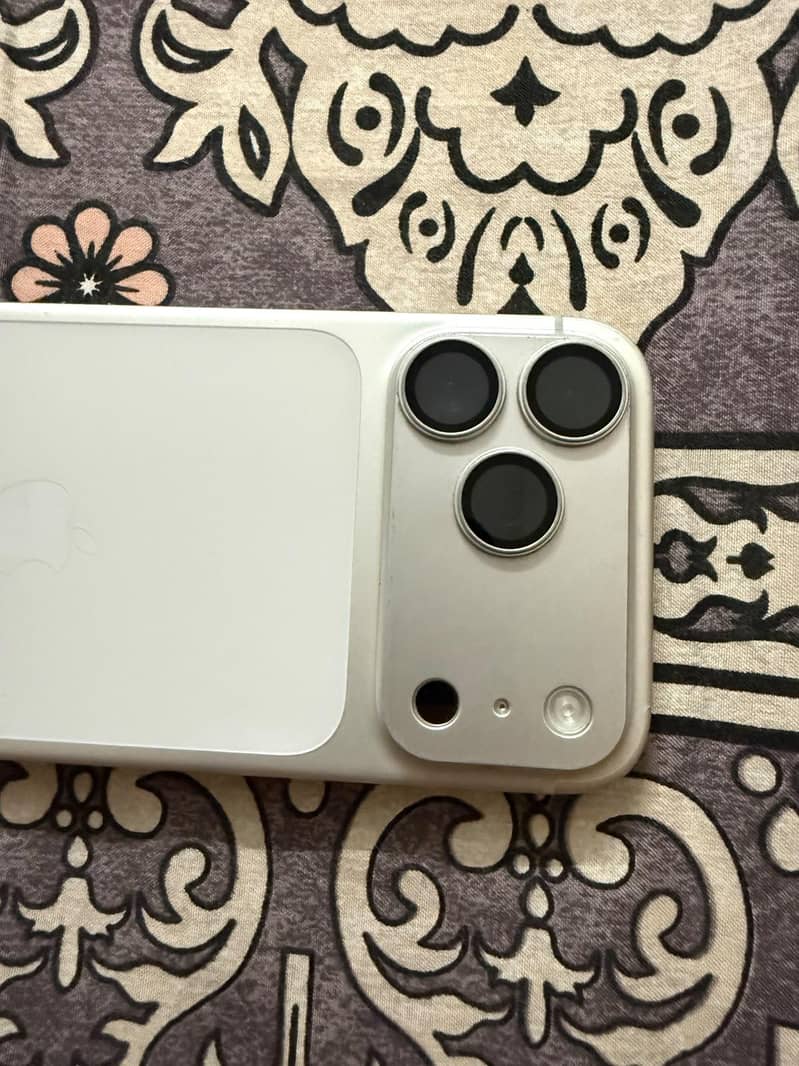 Apple iPhone 17 Pro Max 1
