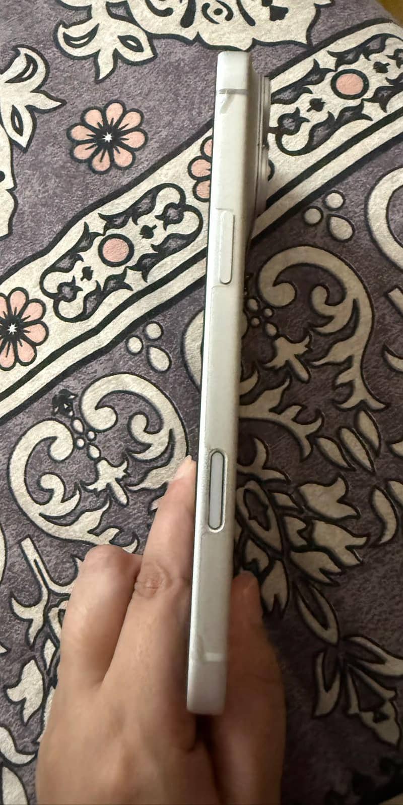 Apple iPhone 17 Pro Max 4