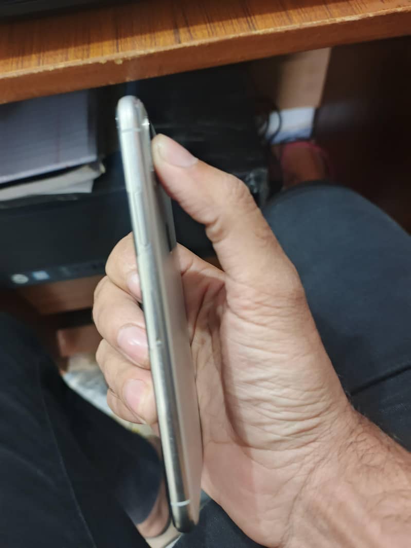 Apple iPhone X 3