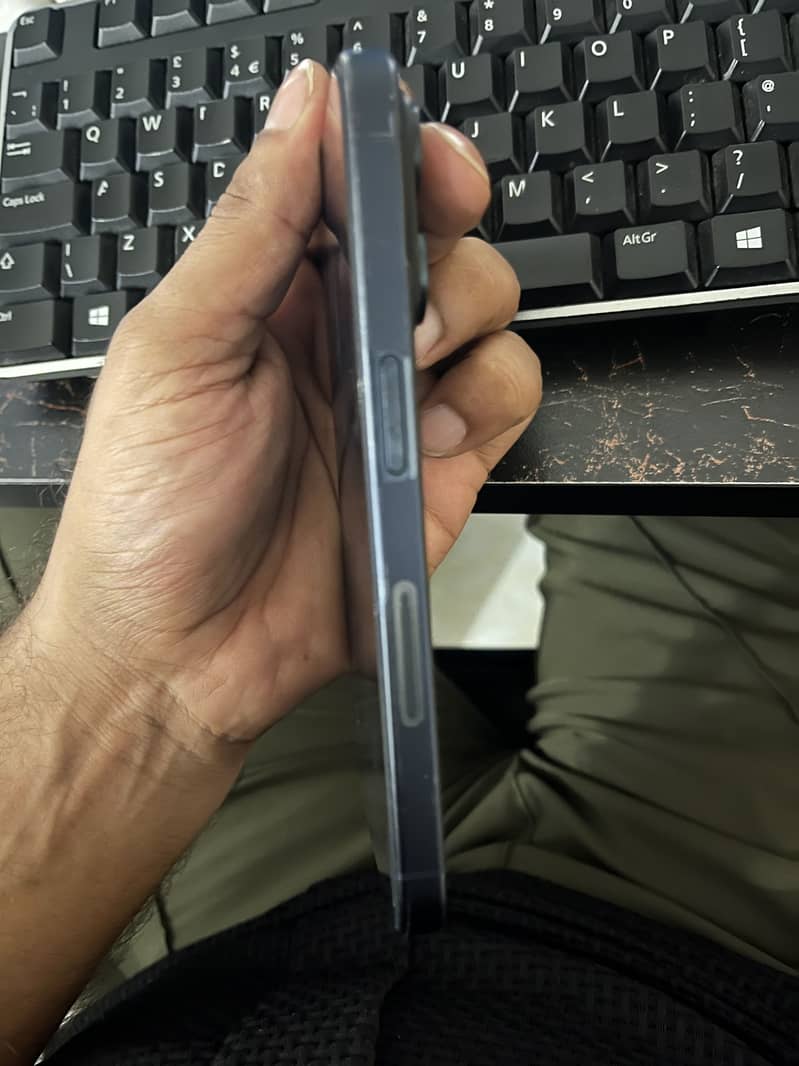 Apple iPhone 15 Pro 3