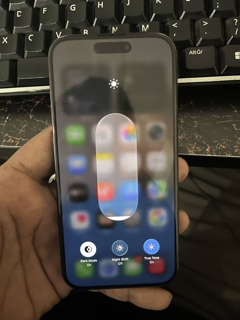 Apple iPhone 15 Pro 4