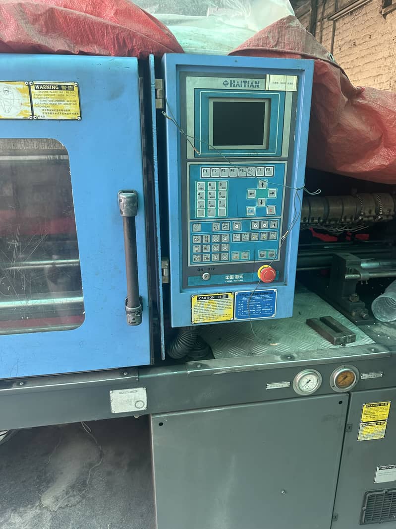 Injection molding machine 4