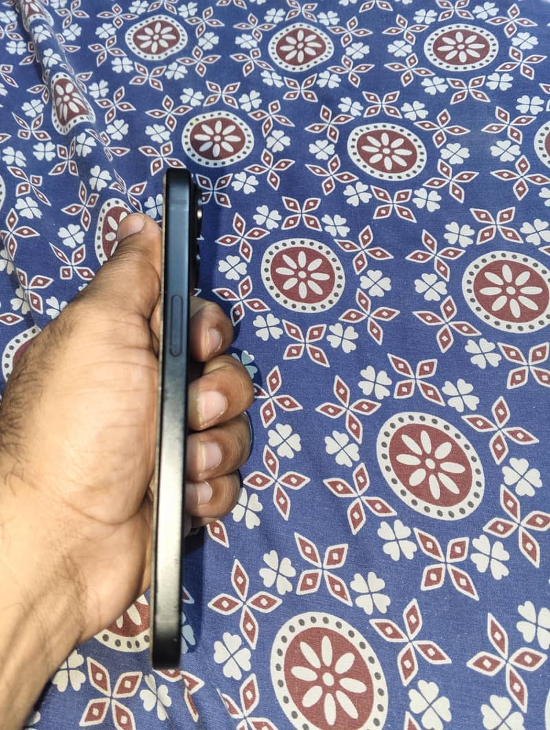 Apple iPhone 15 2