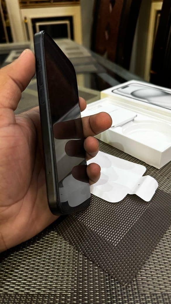 Apple iPhone 15 14
