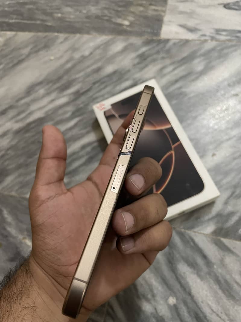 Apple iPhone 16 Pro Max 1