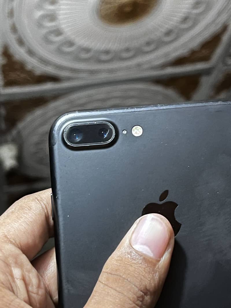 Apple iPhone 7 Plus 2