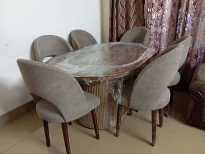 dinning table with Chaires
