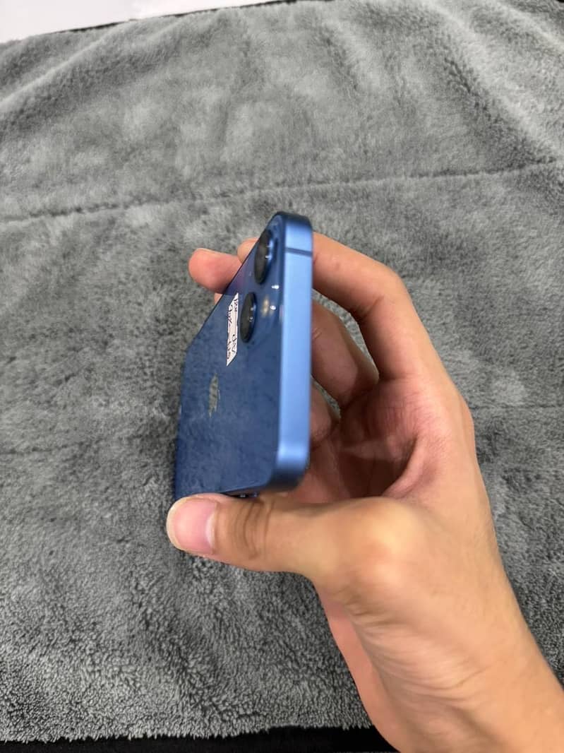 Apple iPhone 13 2