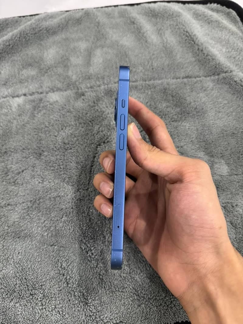 Apple iPhone 13 6