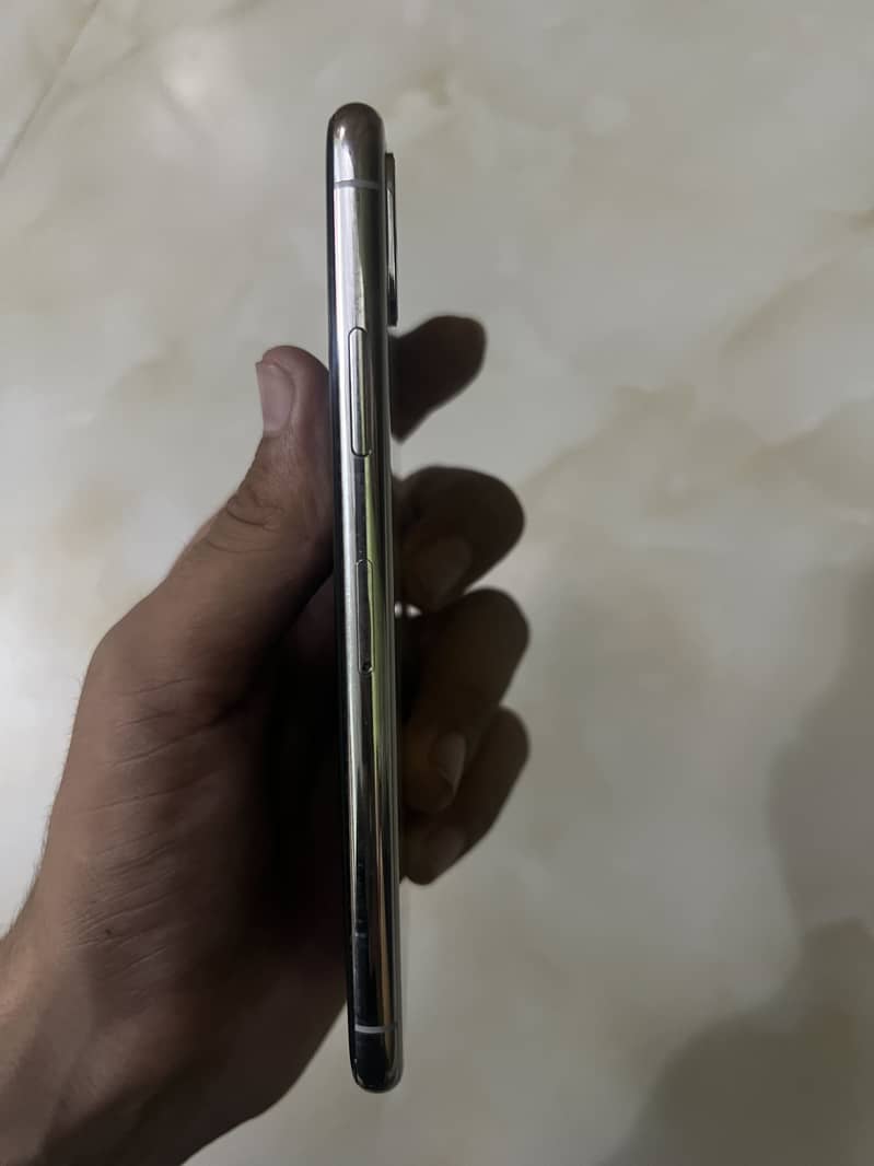 Apple iPhone X 3