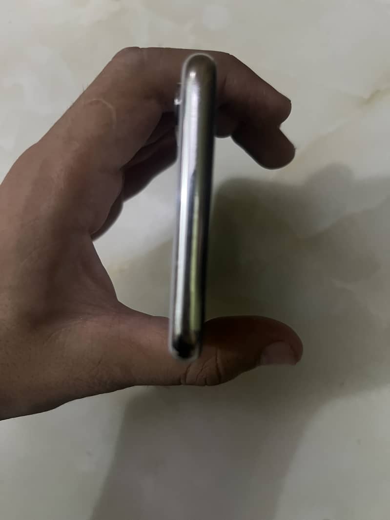 Apple iPhone X 4