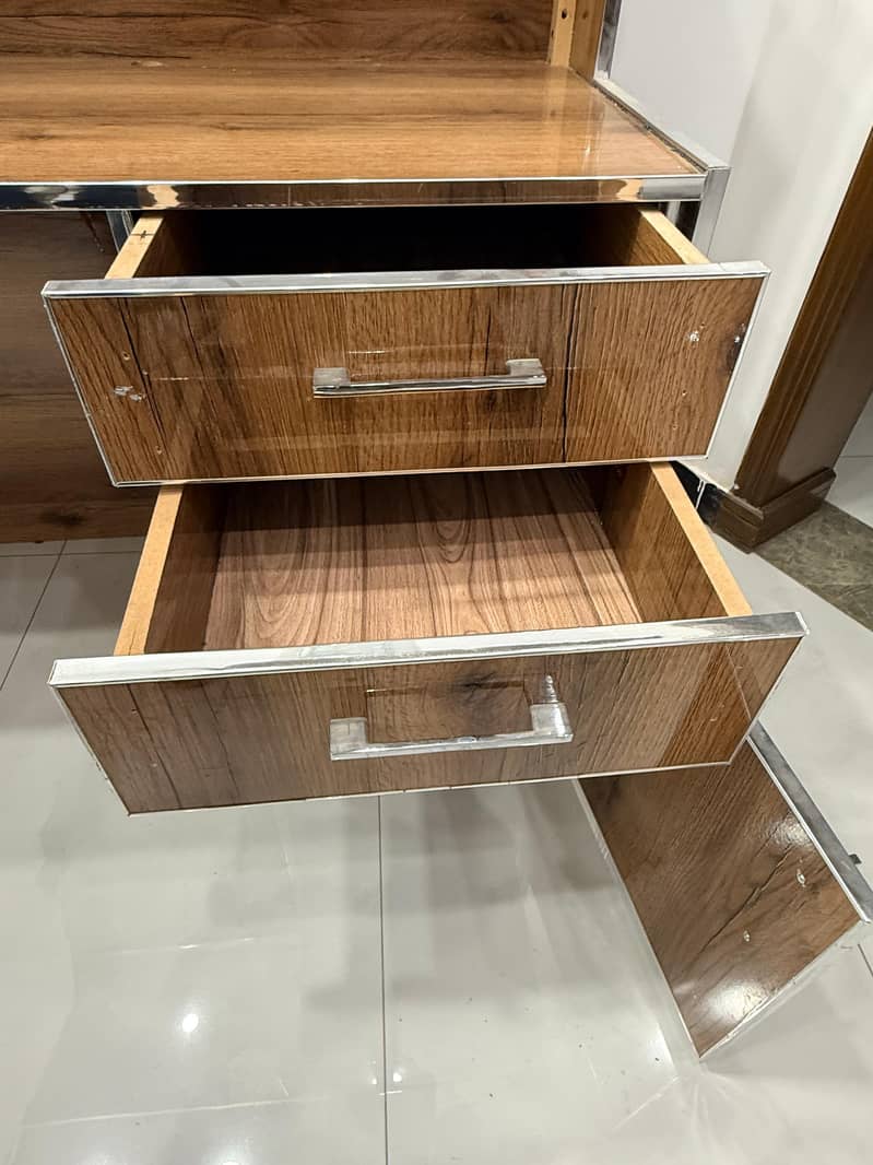 Reception Counter 4