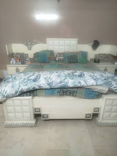 Bed side table dressing with out mattress sell dico paint