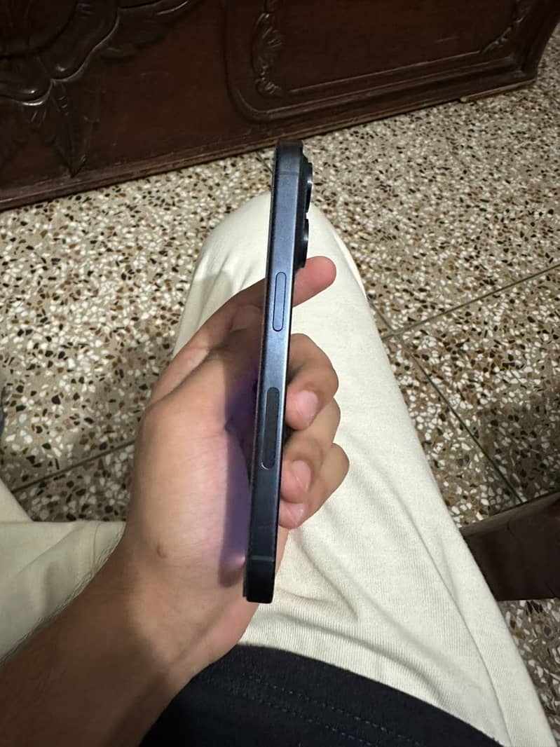 iPhone 15 pro 3