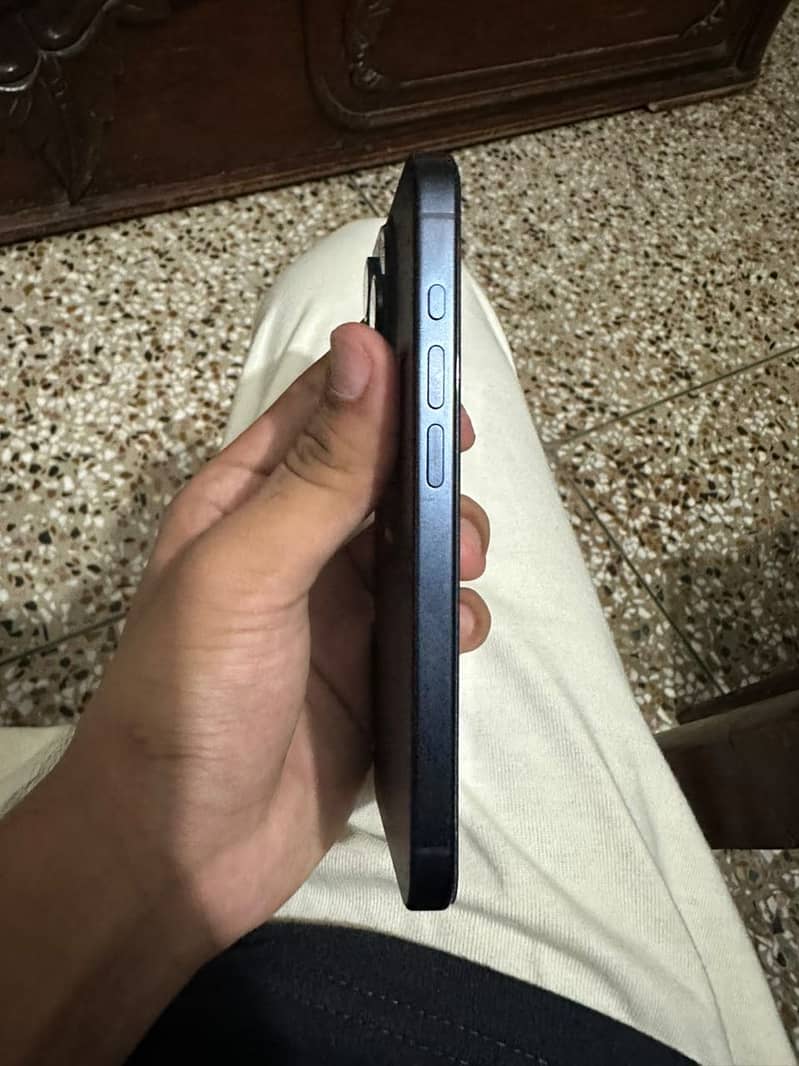 iPhone 15 pro 4