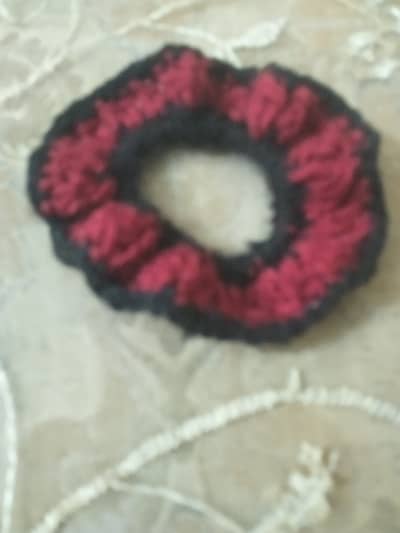 Crochet scrunchie mahroon