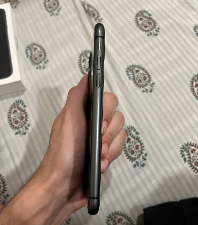 IPhone 11 4