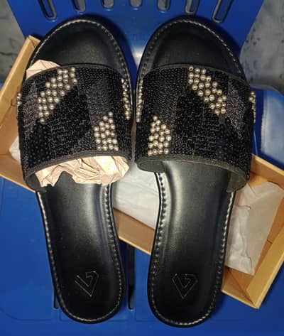 Almas Sandals