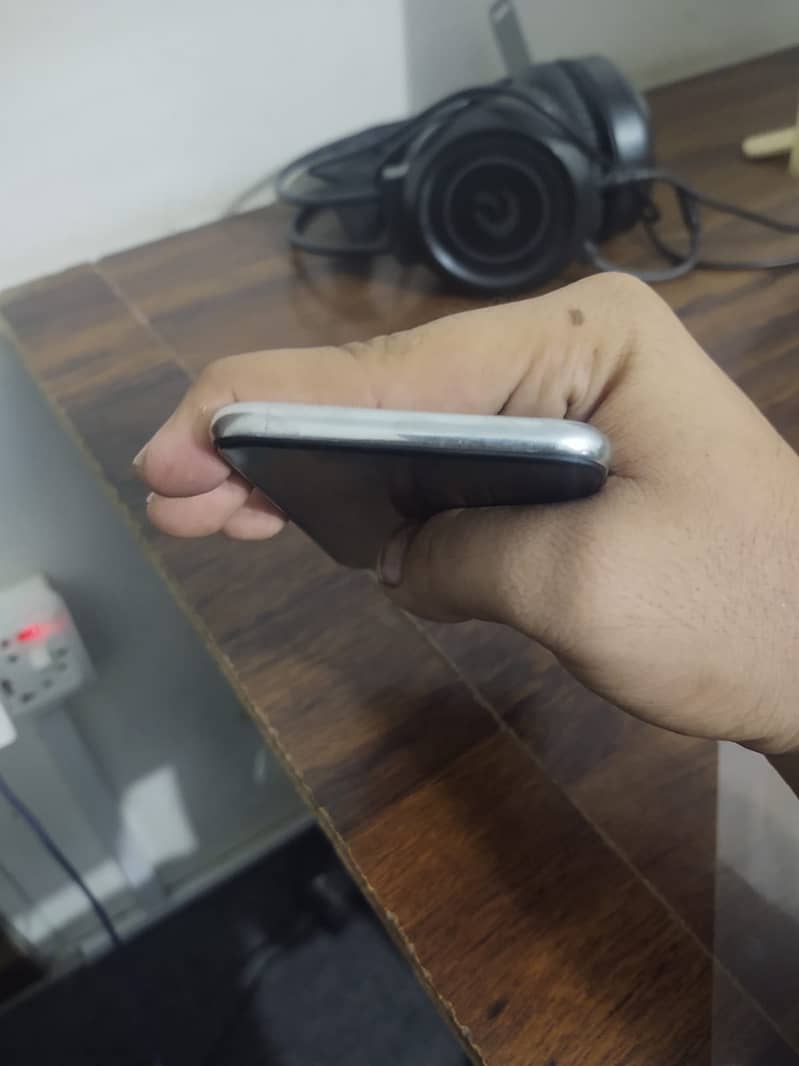 Apple iPhone X 4