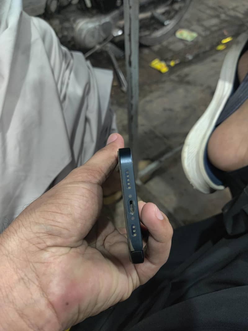 Apple iPhone 13 0