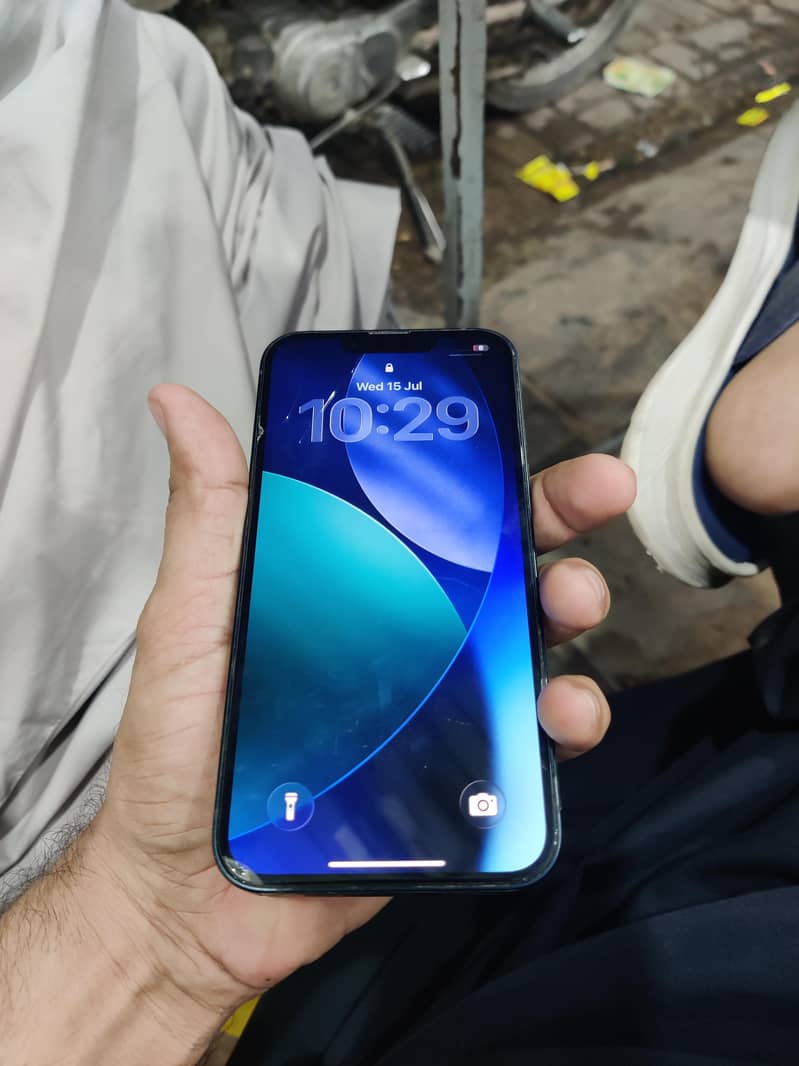 Apple iPhone 13 1