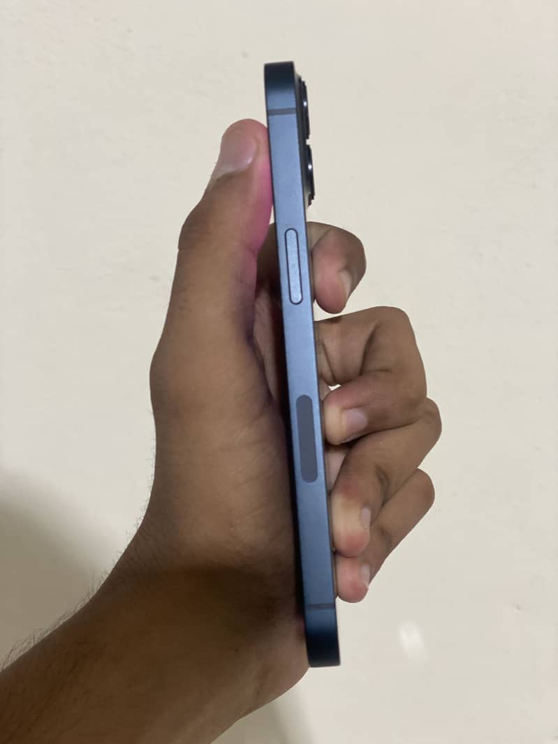 Apple iPhone 13 2