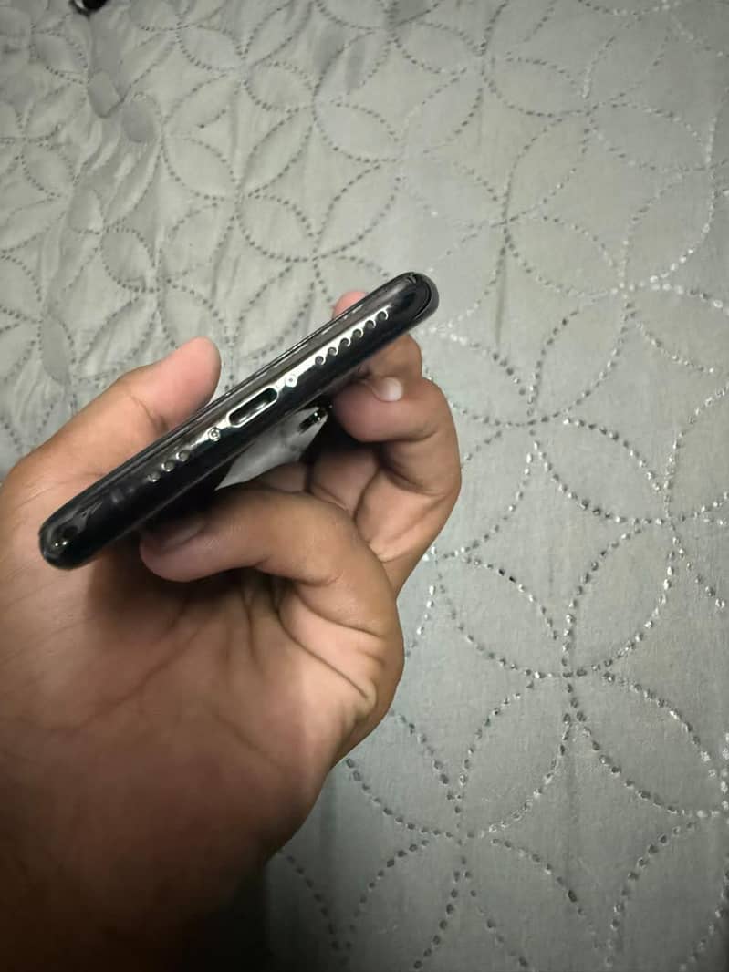 Apple iPhone XS 1
