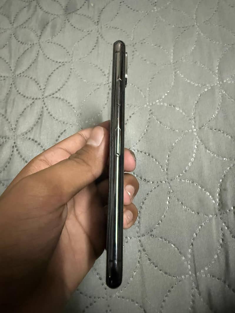 Apple iPhone XS 6