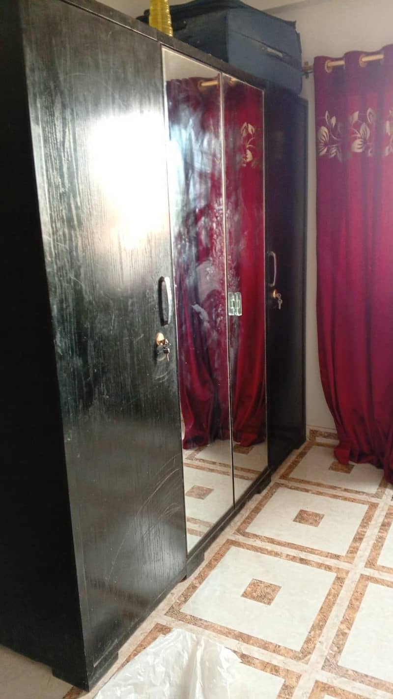 wardrobe 0