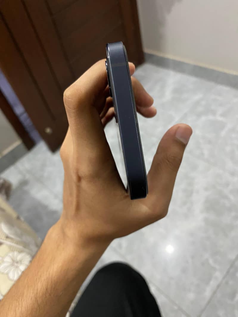 IPhone 12 3