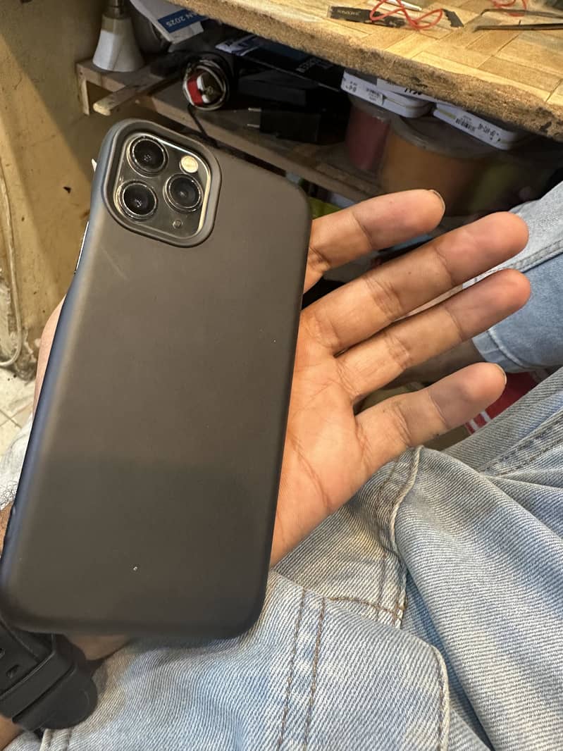 iPhone 11pro pta 5