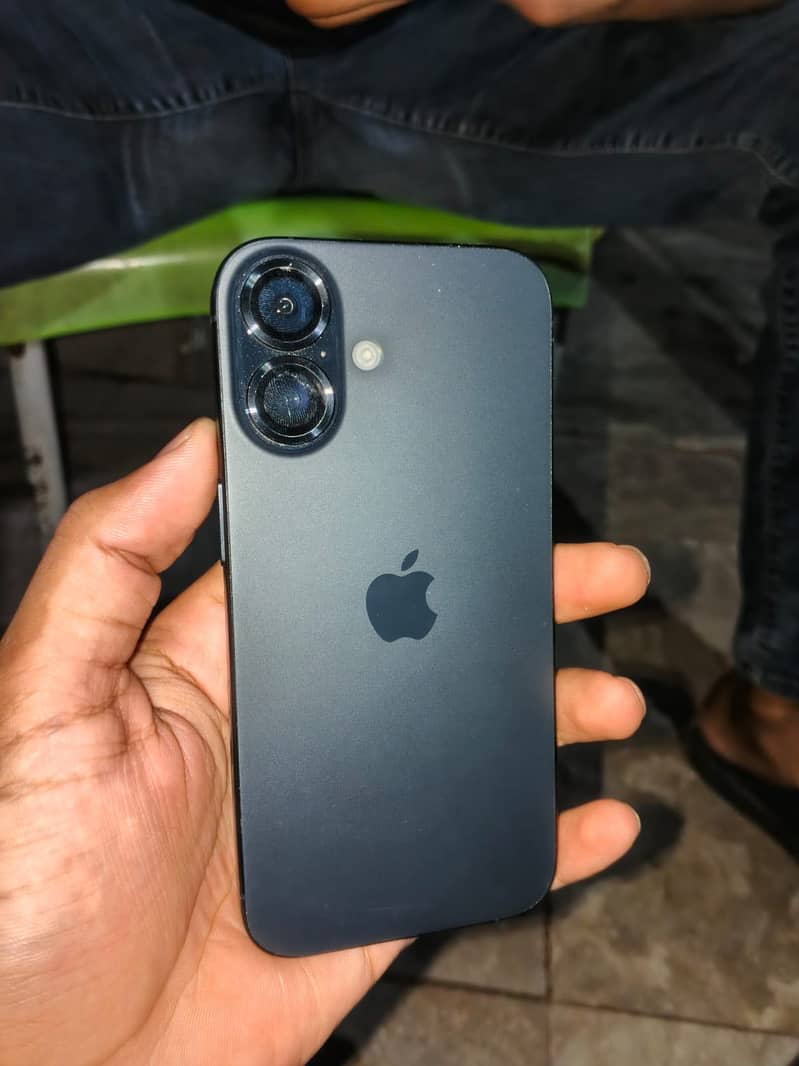 Apple iPhone 16 1