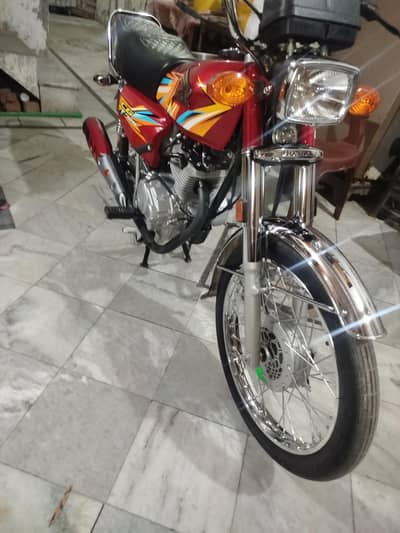 bilkul new ha showroom condition ha