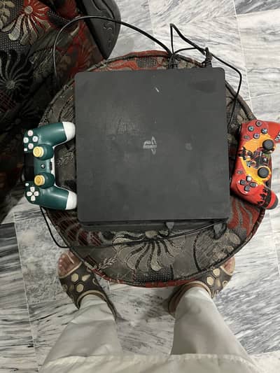 PS4 slim 500gb with 2 controllers and 3 games