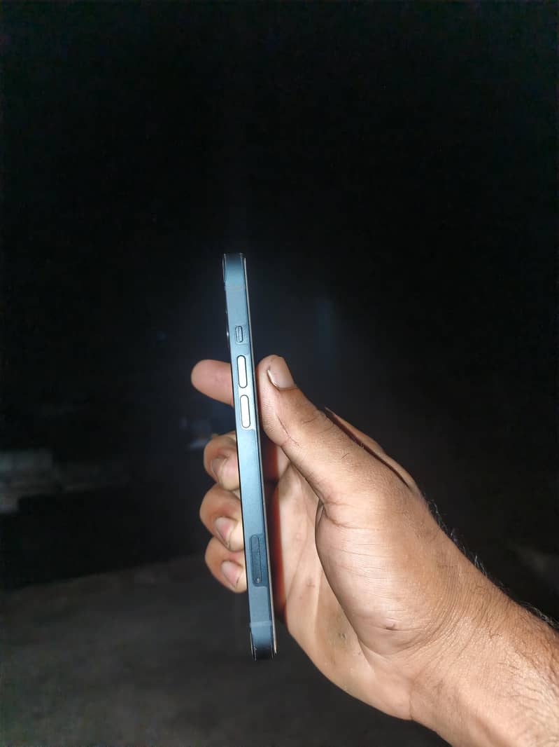 Apple iPhone 13 4