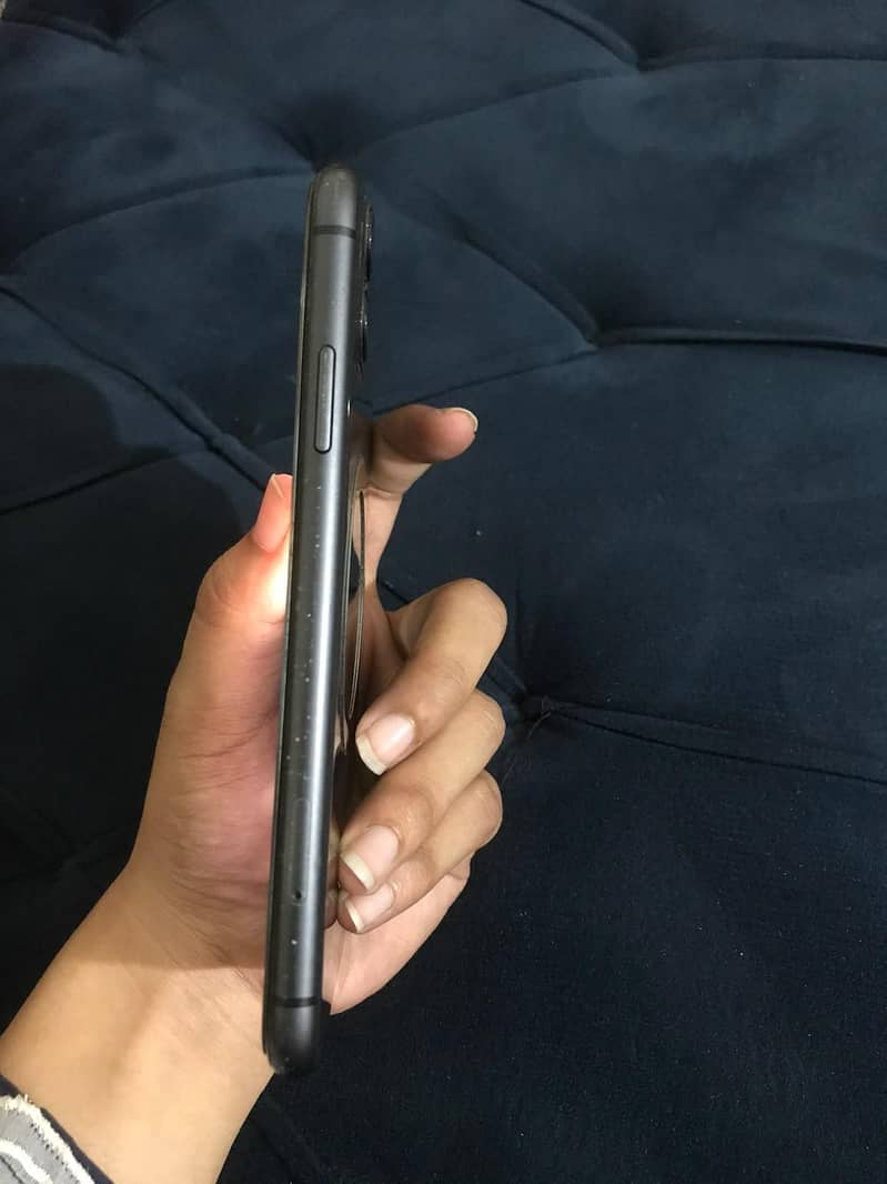 Apple iPhone 11 3