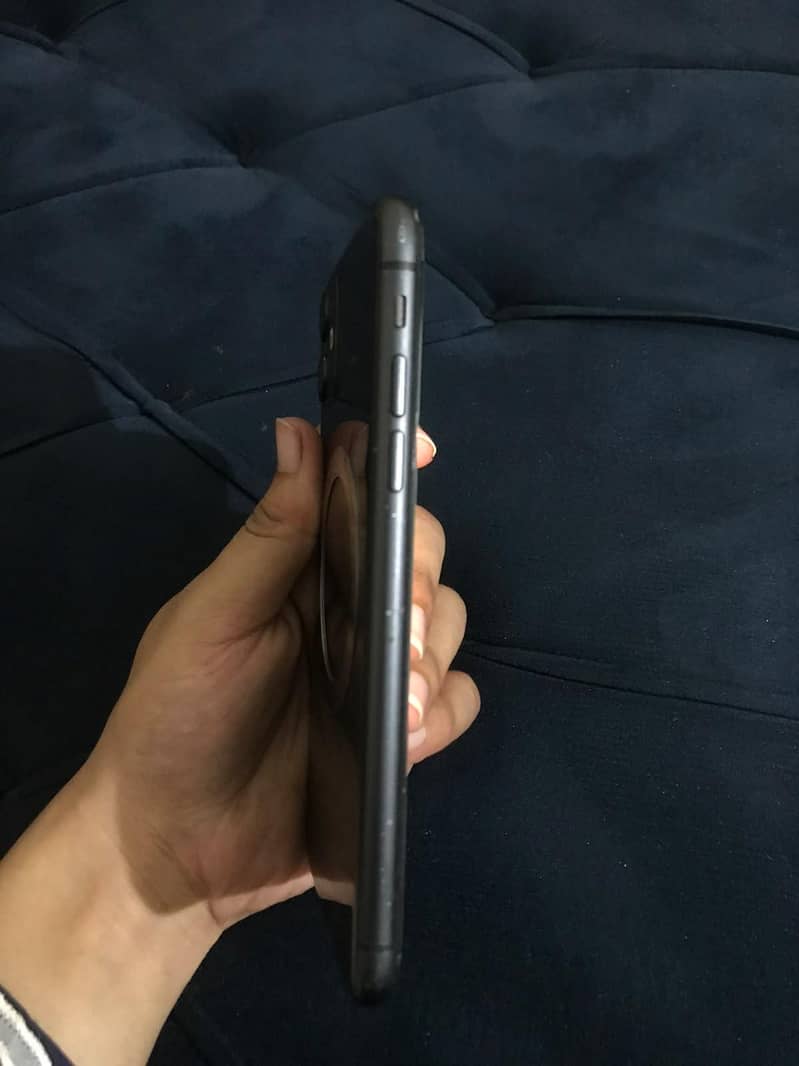 Apple iPhone 11 4