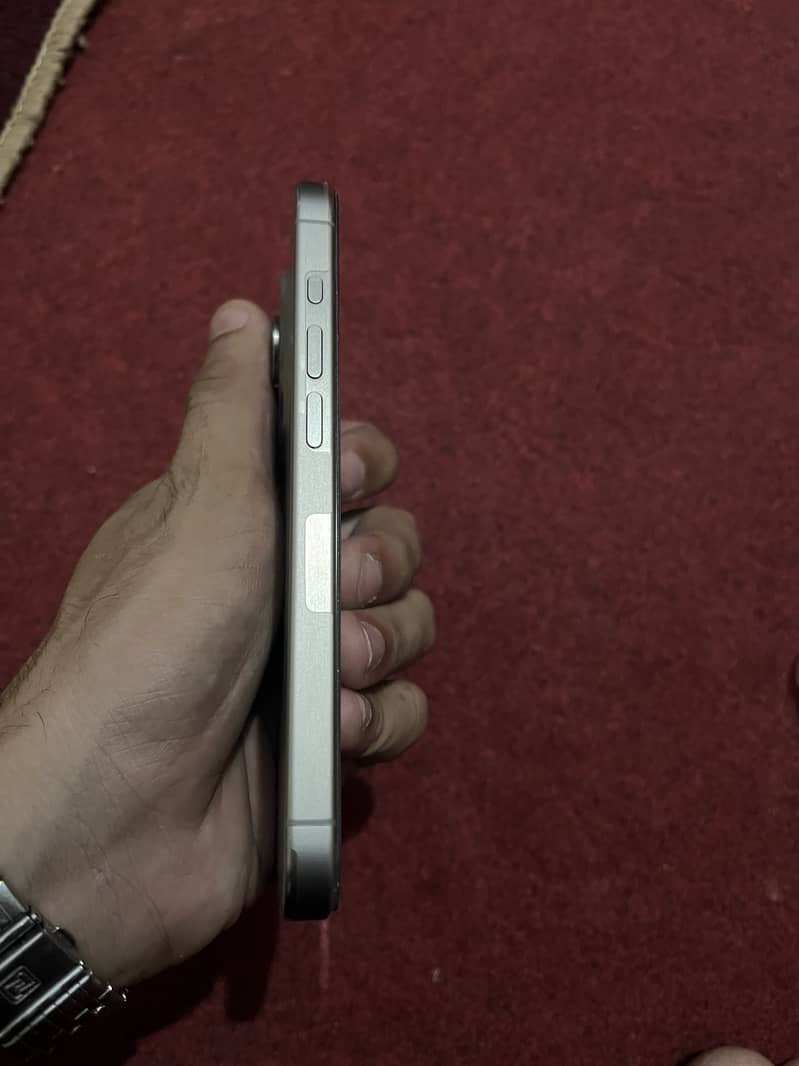 Apple iPhone 15 Pro 2