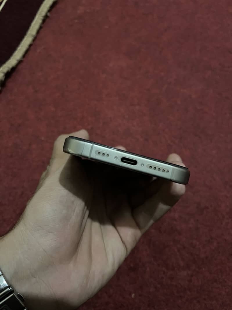 Apple iPhone 15 Pro 3